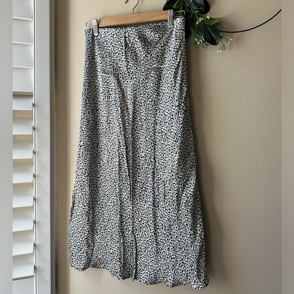 H&M Dresses & Skirts - H&M Skirt